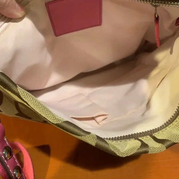 Vintage Coach Brown and Pink Signature Shoulder Bag preowned - Picture 10 of 14